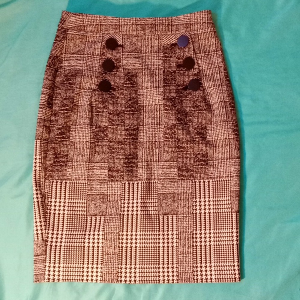 * H&M BLACK AND WHITE MIXED PRINT SKIRT, SIZE 2